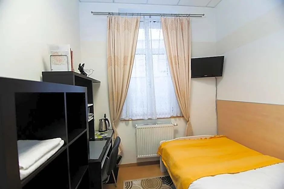 Akacja Pokoje Gościnne-1